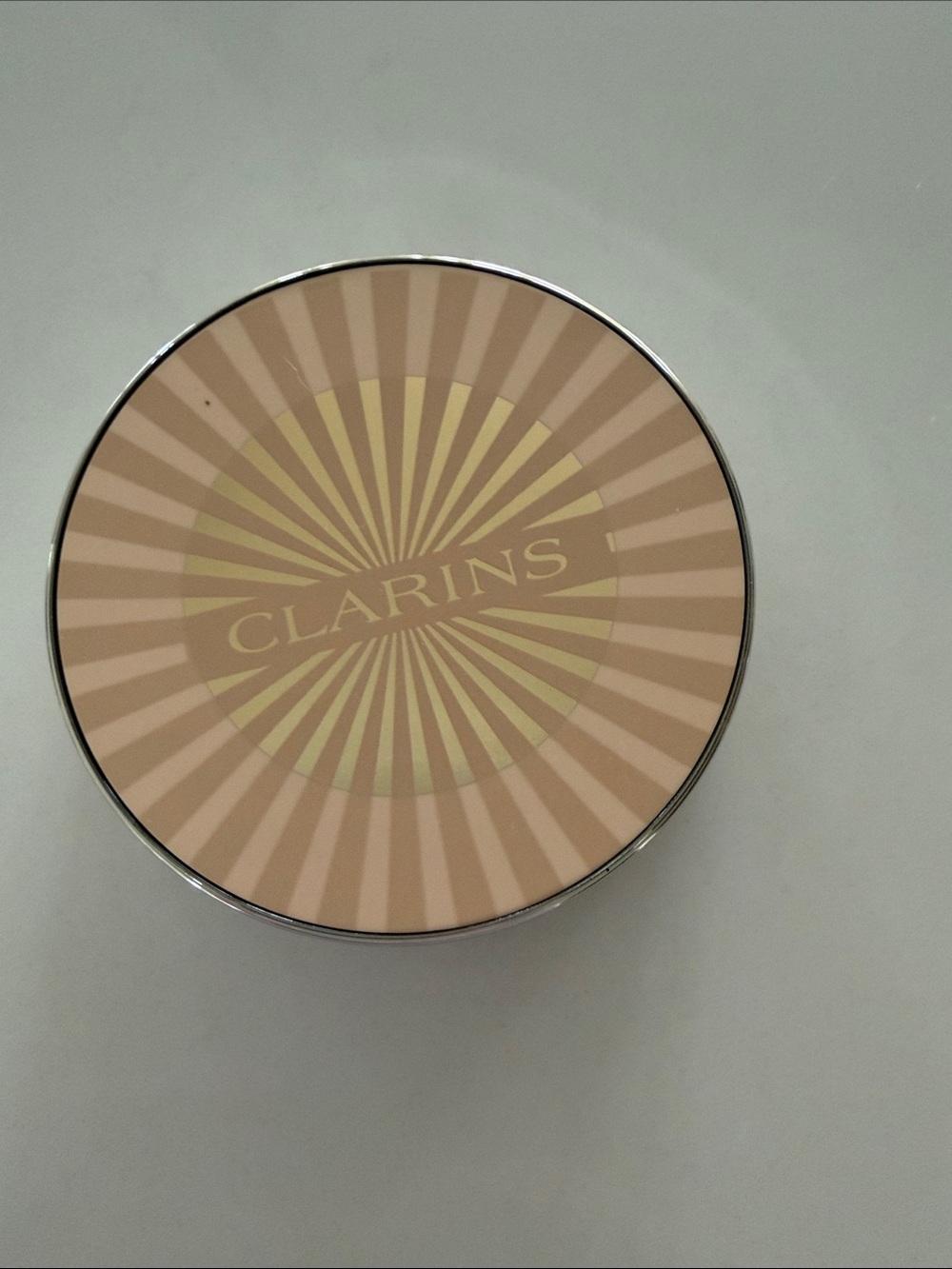 Clarins Radiant Bronzer Compact - Peachy Nude & Gold Accents